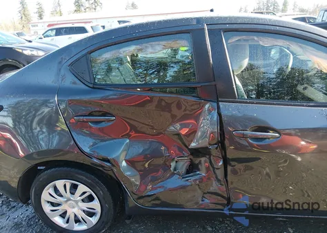 2019 Toyota Yaris L z USA, uszkodzony, nr VIN 3MYDLBYV7KY508237